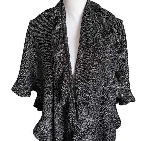 Just Jamie Black & Silver Metallic Ruffled Waterfall Open Arm Shawl Cardigan OS - Picture 5 of 13